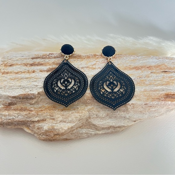 Edgy Art Nouveau Dangle Earrings - Stylish Ornate Earrings - Bohemian Earrings - Picture 8 of 9